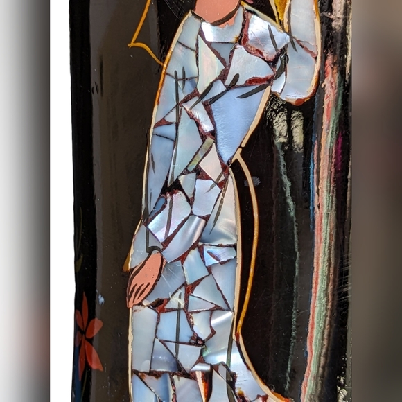 Flying Horse Footed Lacquer Vase with Mother of Pearl Abalone Inlay Hand Painted - Picture 3 of 10